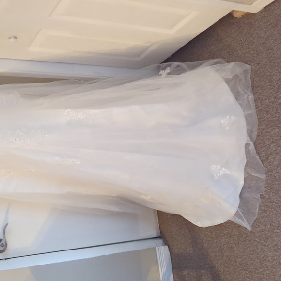 Mermaid style wedding dress - Picture 8 of 9